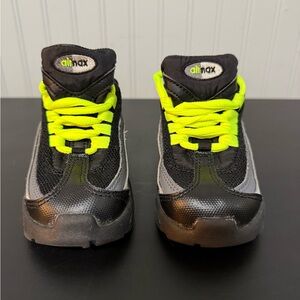 Nike Kids Air Max 95 Black and Neon Green Sneakers Size 7C